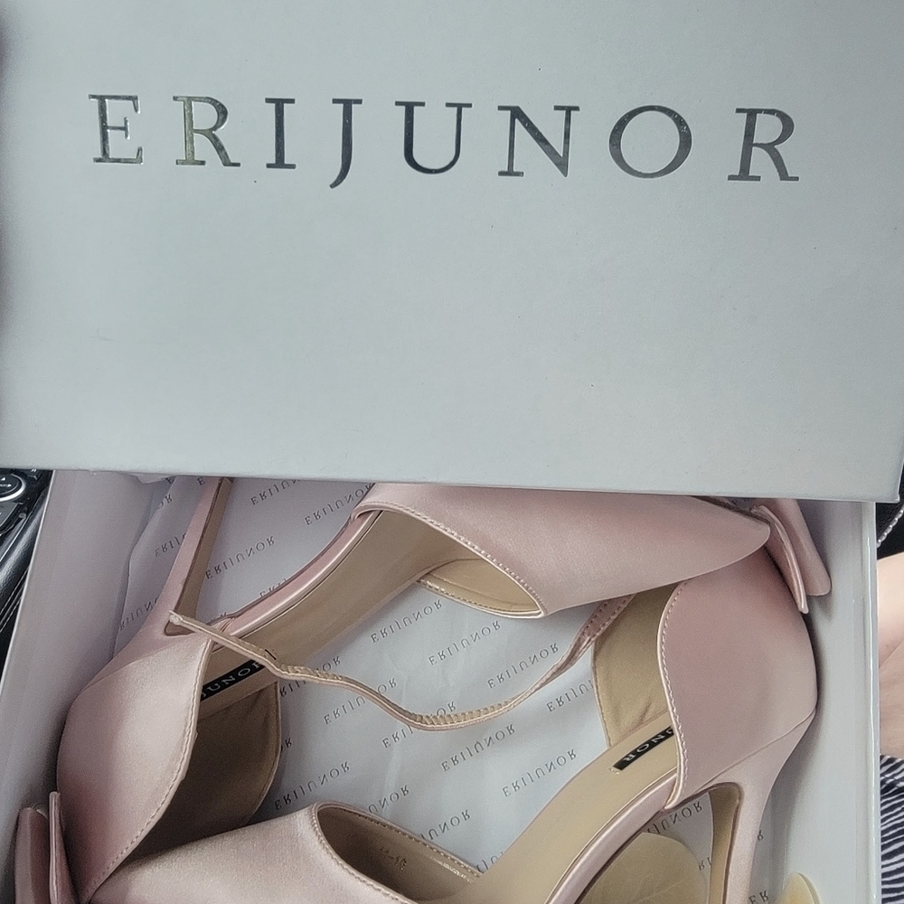 Elegant Pink Heels with Classic Design